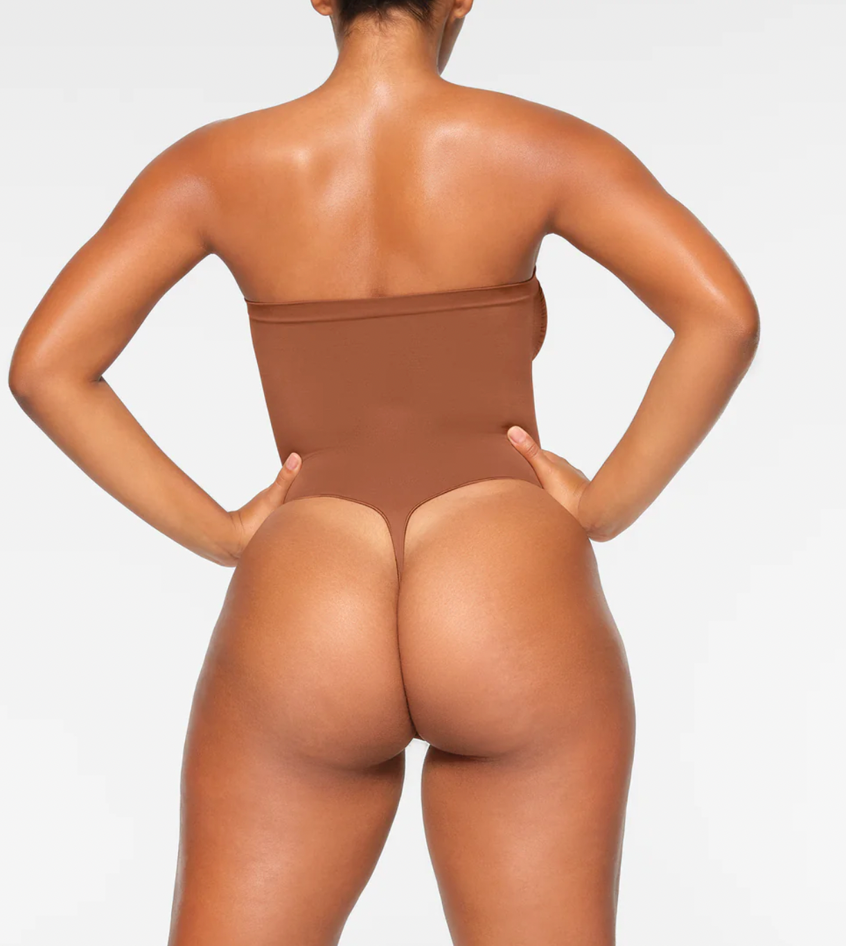 SKIMS STRAPLESS Thong Bodysuit Seamless Sculpt by Skims Kim Kardashian –  Fajas Kataleya
